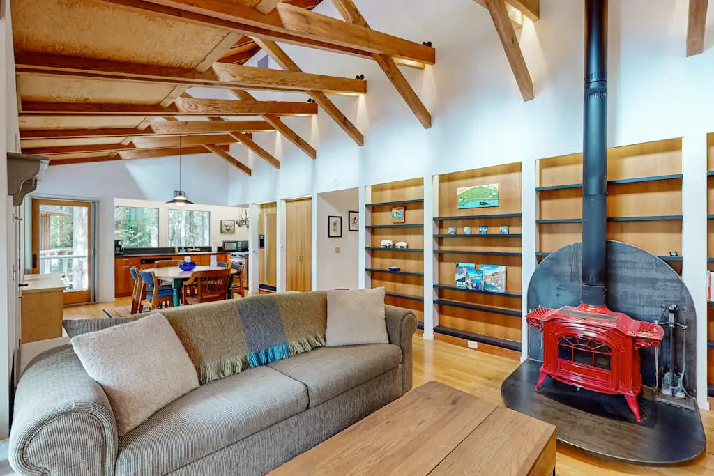 Forested home with deck & grill near the Lodge, dogs welcome