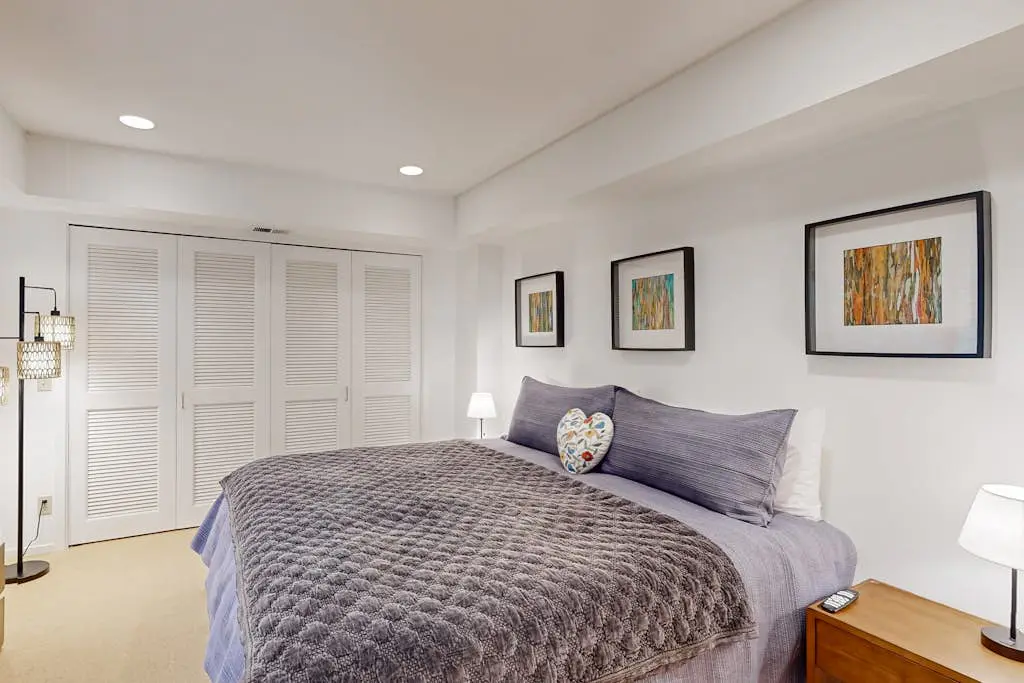 Forested home with deck & grill near the Lodge, dogs welcome