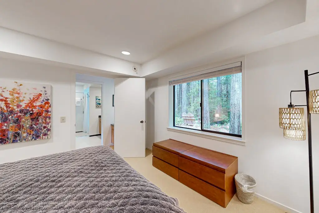 Forested home with deck & grill near the Lodge, dogs welcome