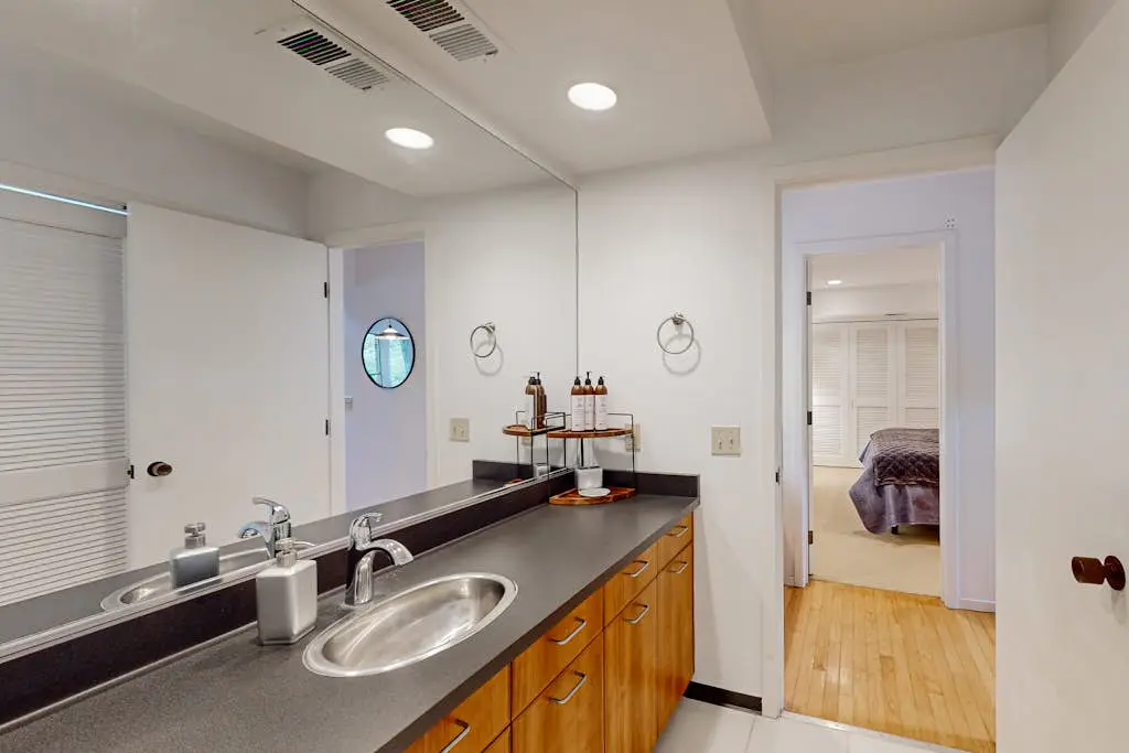 Forested home with deck & grill near the Lodge, dogs welcome