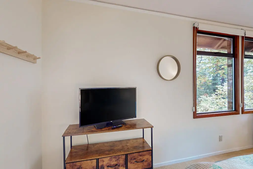 Forested home with deck & grill near the Lodge, dogs welcome