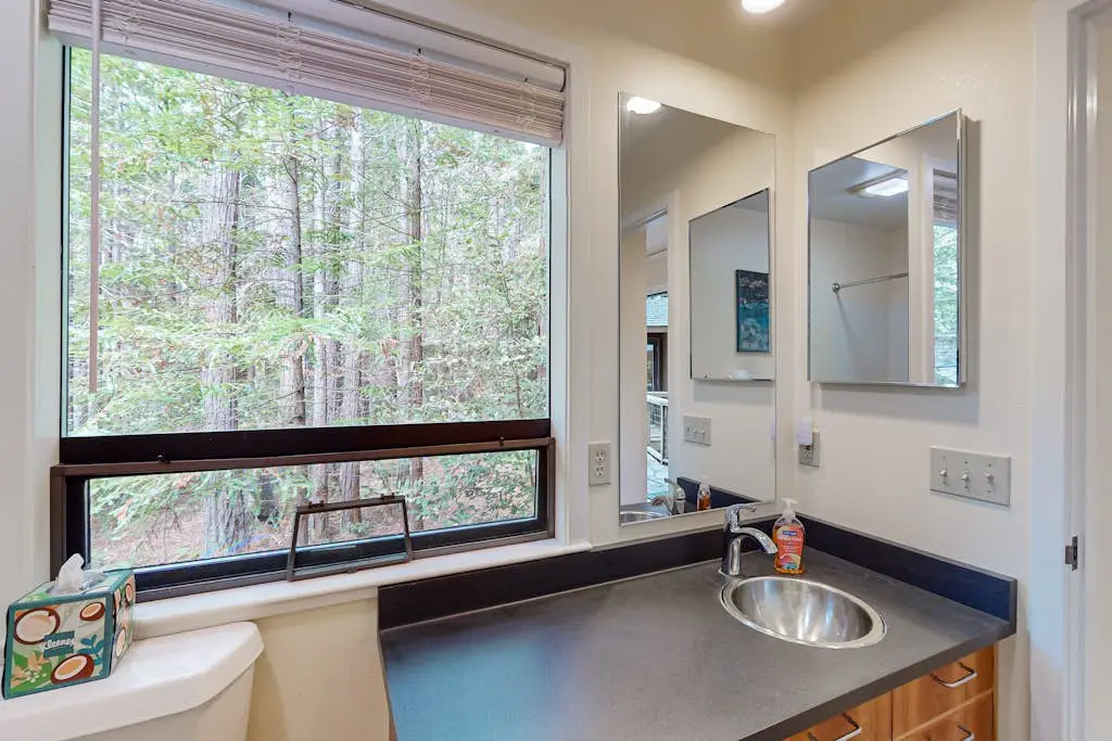 Forested home with deck & grill near the Lodge, dogs welcome