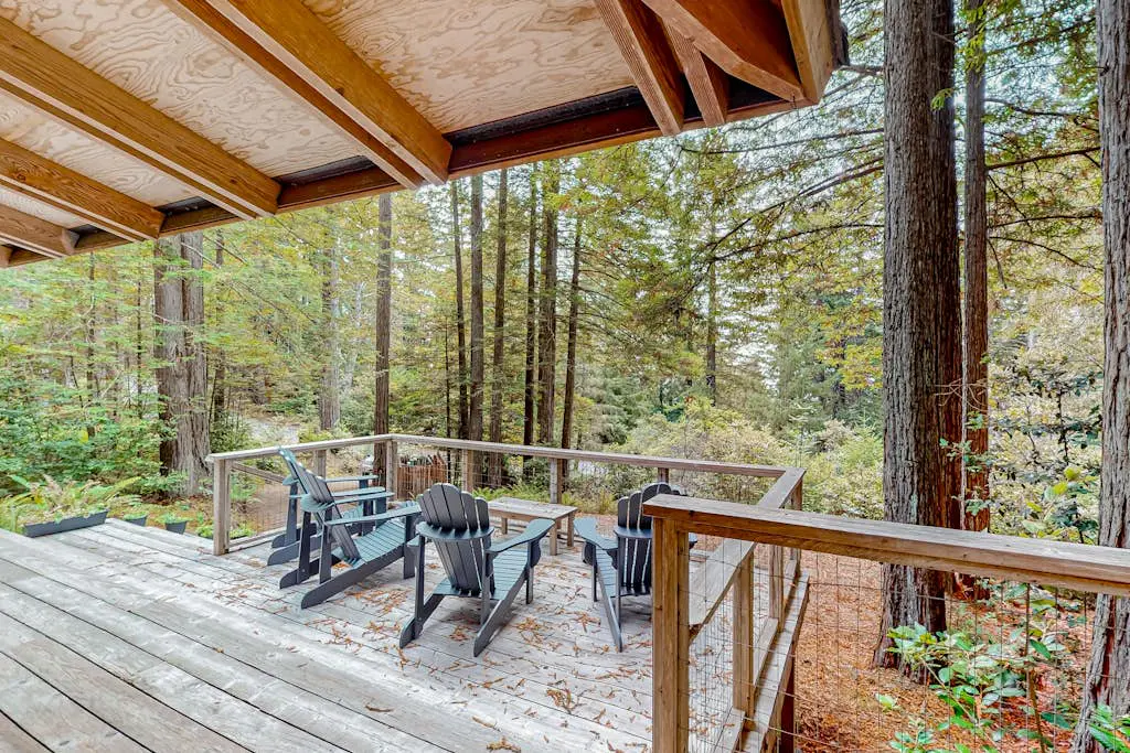 Forested home with deck & grill near the Lodge, dogs welcome