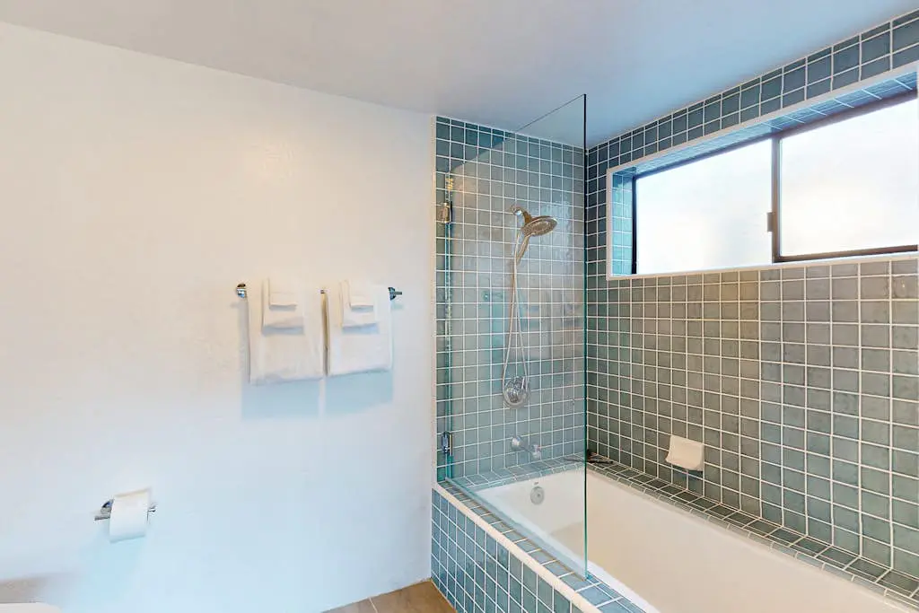 Coffee by the Sea - Ocean-view meadow home with private hot tub, dogs welcome