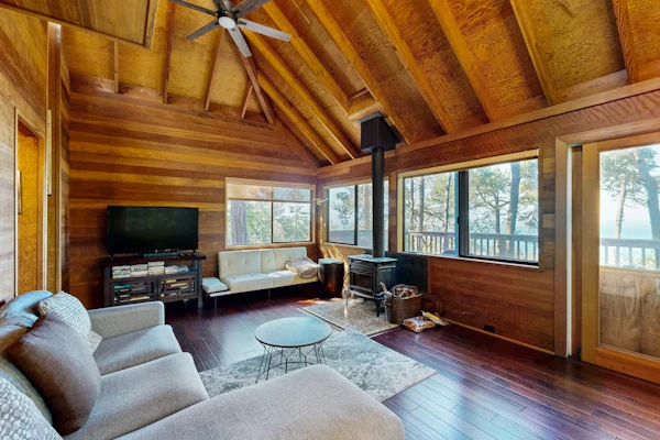 Historic cabin with ocean view, private hot tub, wood stove, & shared pools/tennis
