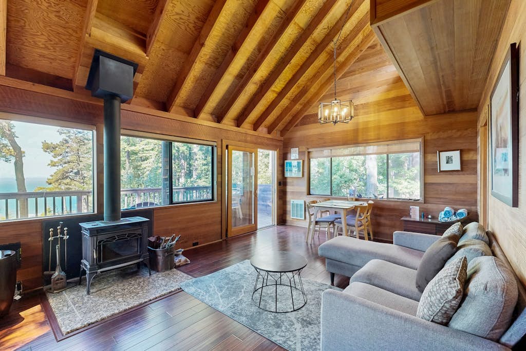 Historic cabin with ocean view, private hot tub, wood stove, & shared pools/tennis