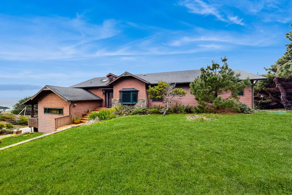 Seascape Gualala - Gualala home with ocean views, Viking kitchen & gas fireplaces