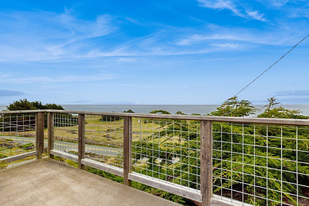 Ocean view home with free WiFi, jetted tub and close beach access