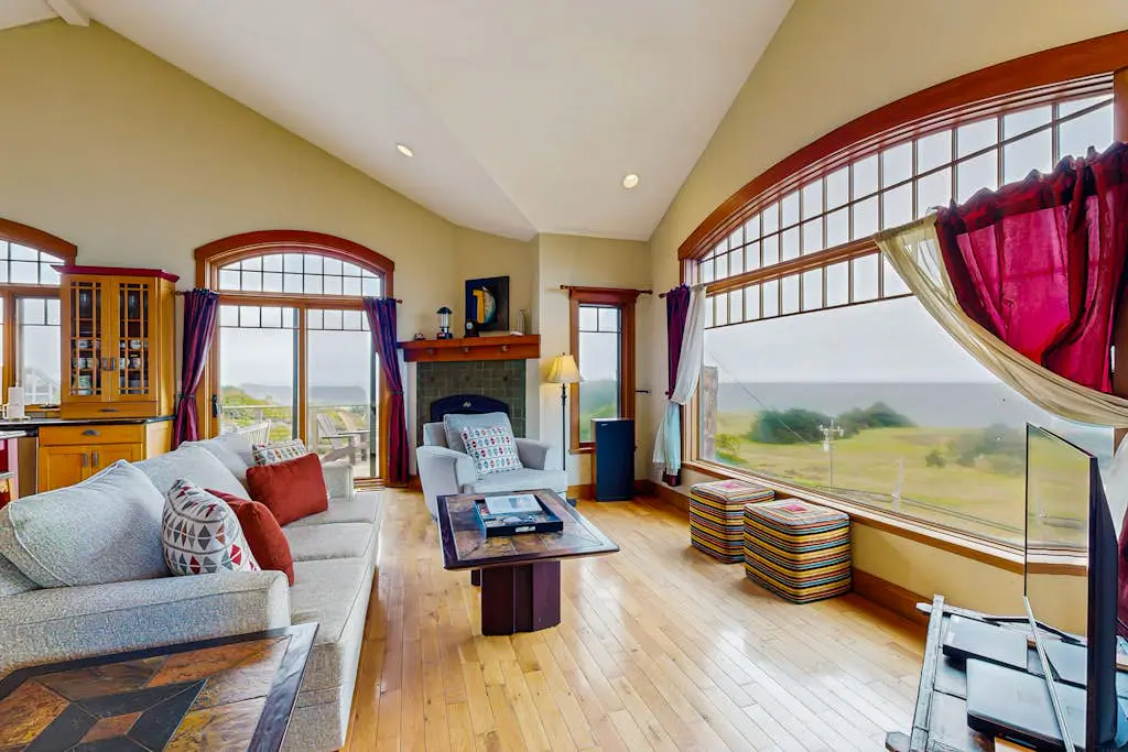 Seascape Gualala - Gualala home with ocean views, Viking kitchen & gas fireplaces