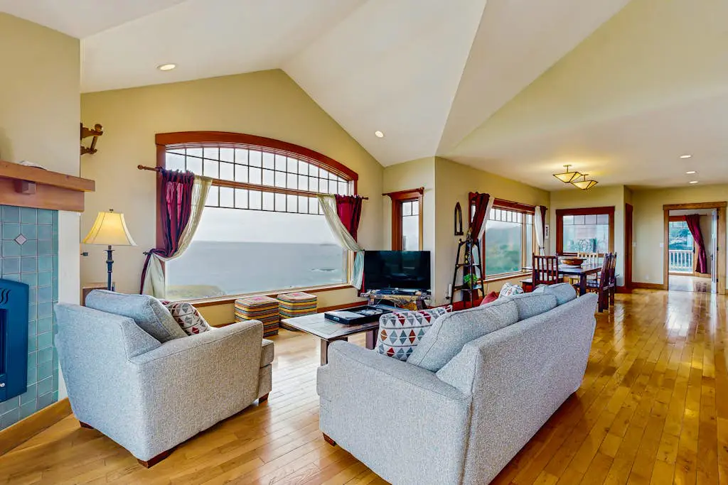 Seascape Gualala - Gualala home with ocean views, Viking kitchen & gas fireplaces
