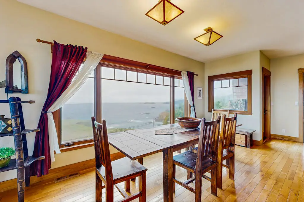 Seascape Gualala - Gualala home with ocean views, Viking kitchen & gas fireplaces