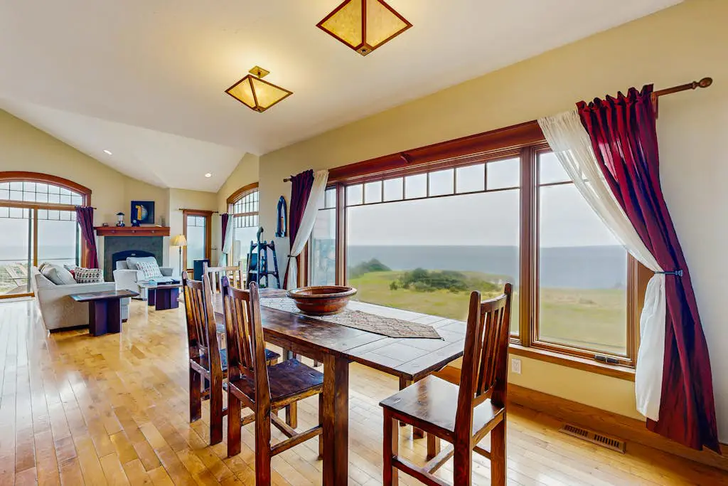 Seascape Gualala - Gualala home with ocean views, Viking kitchen & gas fireplaces
