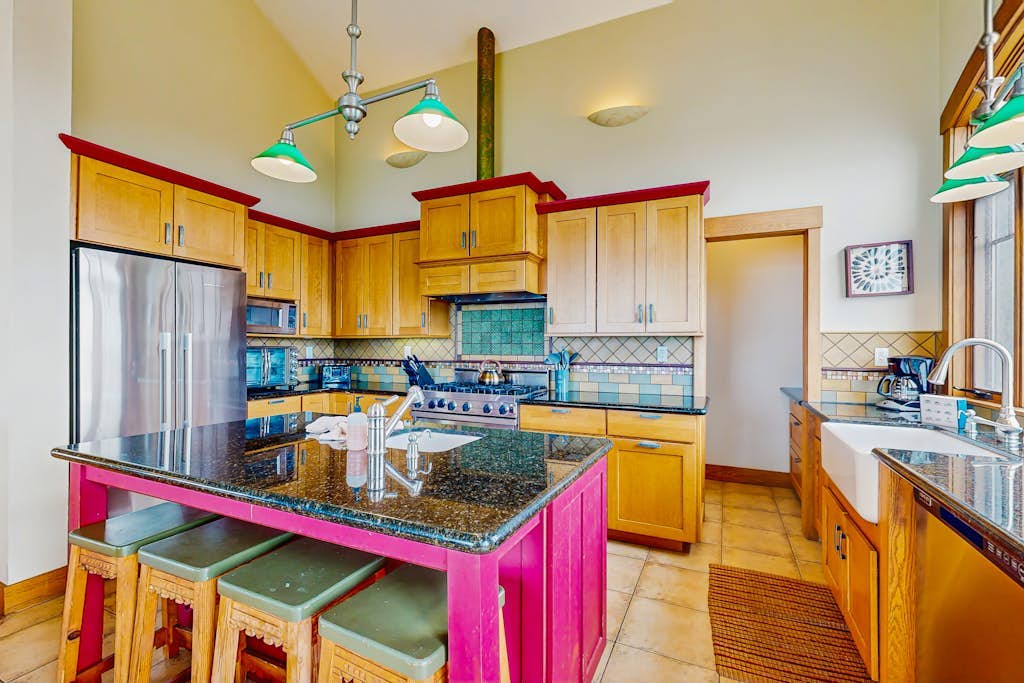 Ocean view home with free WiFi, jetted tub and close beach access