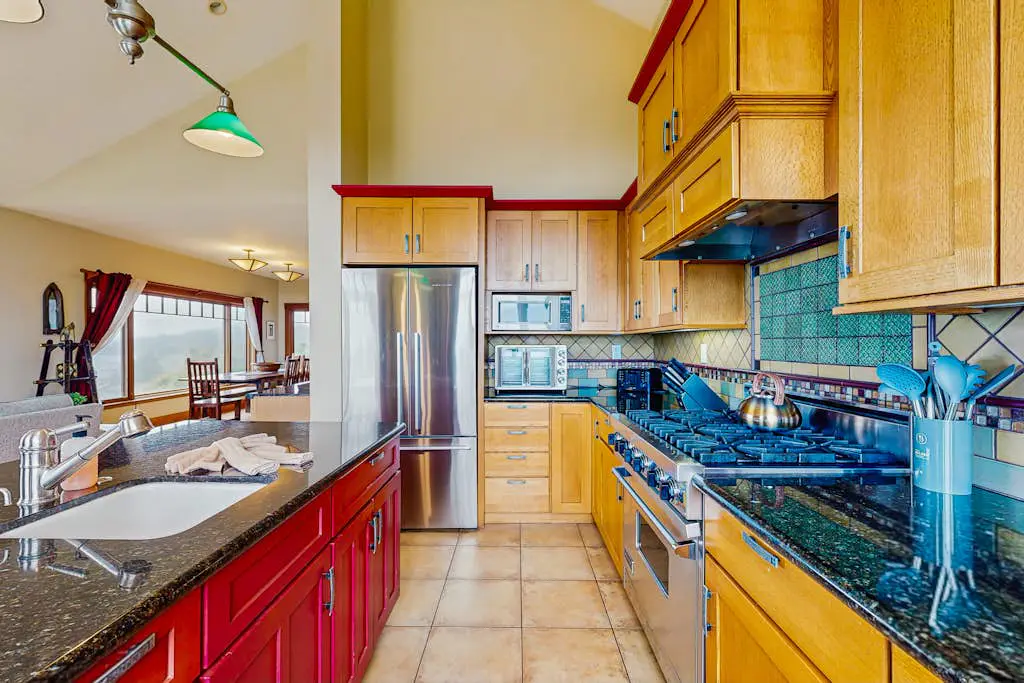 Seascape Gualala - Gualala home with ocean views, Viking kitchen & gas fireplaces