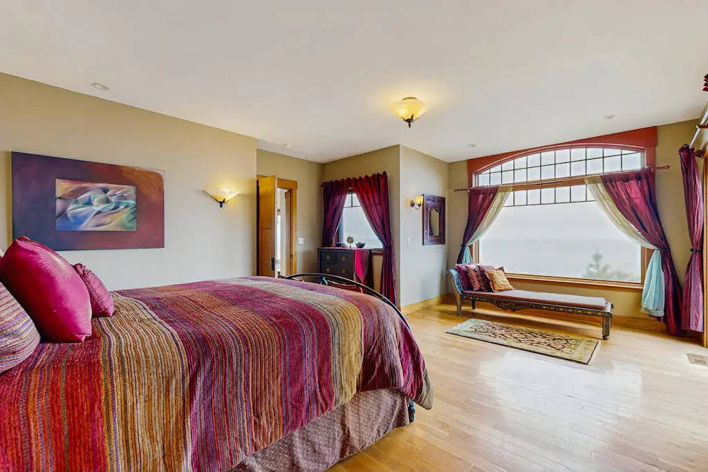Seascape Gualala - Gualala home with ocean views, Viking kitchen & gas fireplaces