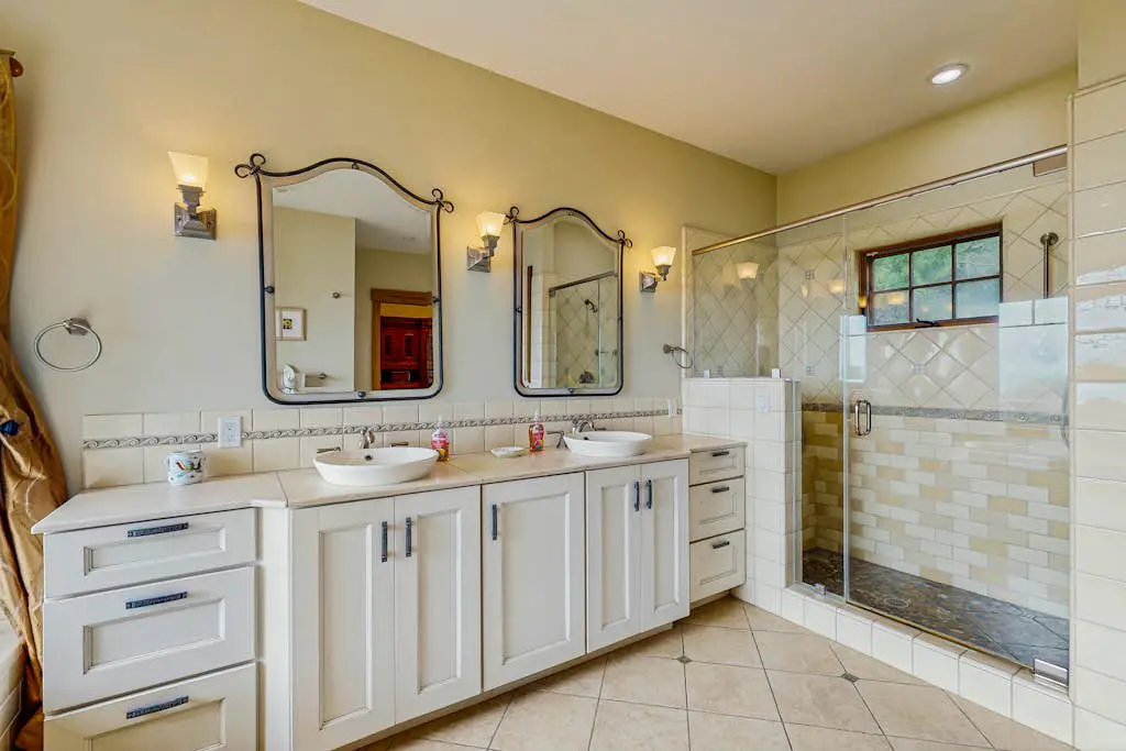 Seascape Gualala - Gualala home with ocean views, Viking kitchen & gas fireplaces