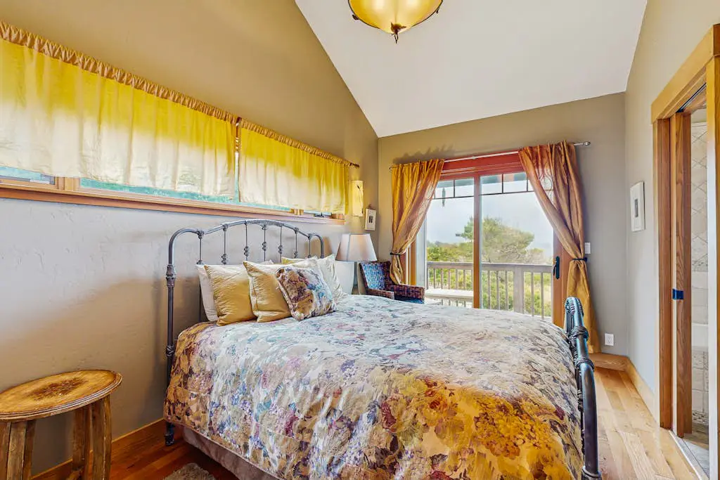 Seascape Gualala - Gualala home with ocean views, Viking kitchen & gas fireplaces