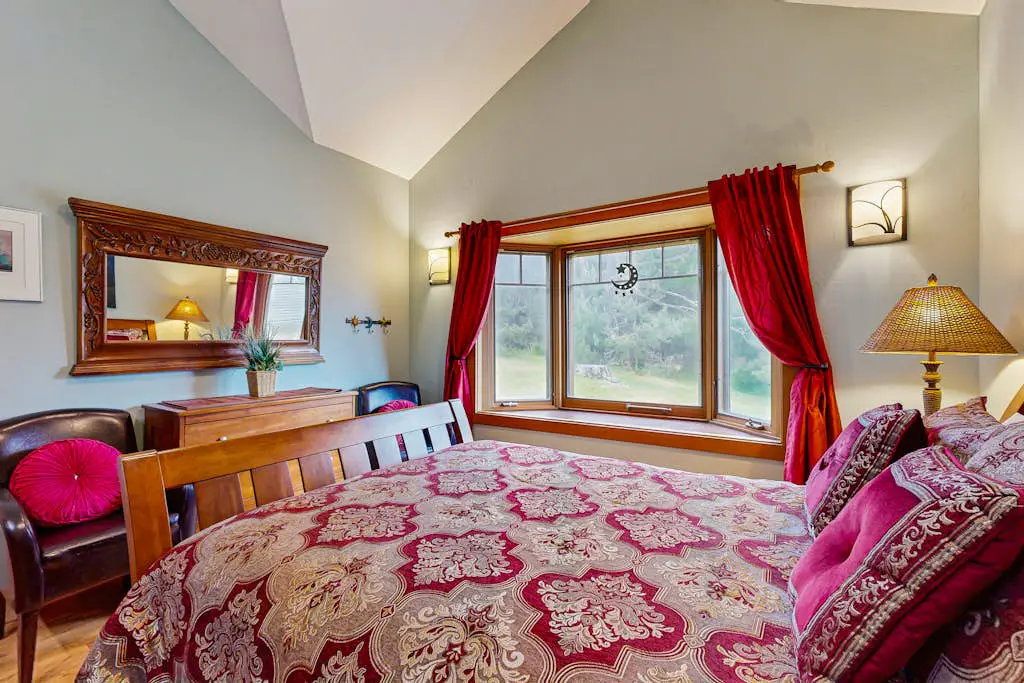 Seascape Gualala - Gualala home with ocean views, Viking kitchen & gas fireplaces