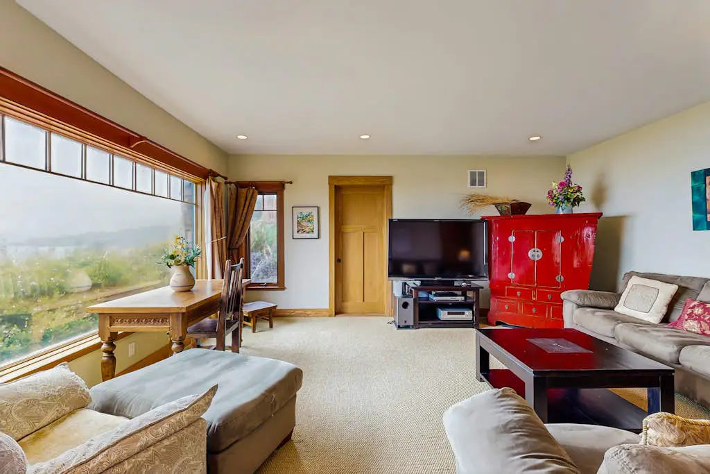 Seascape Gualala - Gualala home with ocean views, Viking kitchen & gas fireplaces