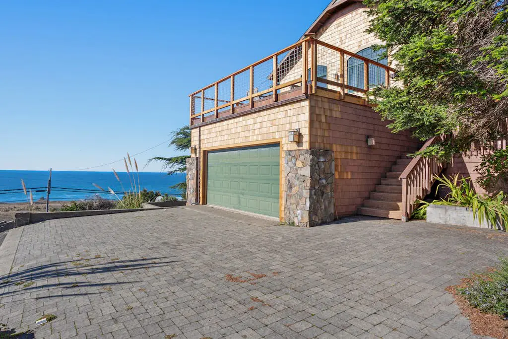 Seascape Gualala - Gualala home with ocean views, Viking kitchen & gas fireplaces