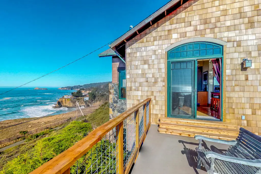 Seascape Gualala - Gualala home with ocean views, Viking kitchen & gas fireplaces
