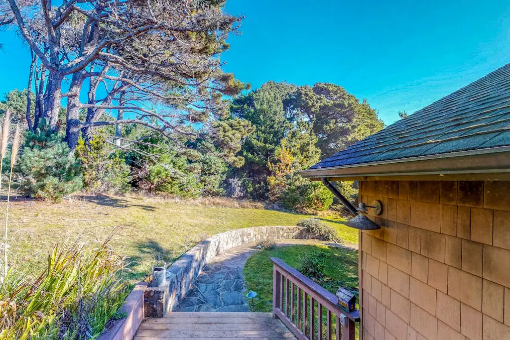Seascape Gualala - Gualala home with ocean views, Viking kitchen & gas fireplaces