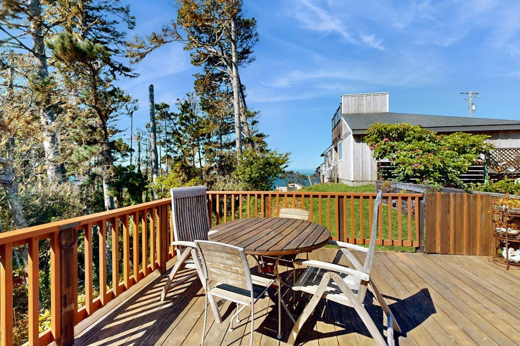 Beautifully Crafted Ocean View Home w/ Fireplace & WiFi - Walk to Town/Beach