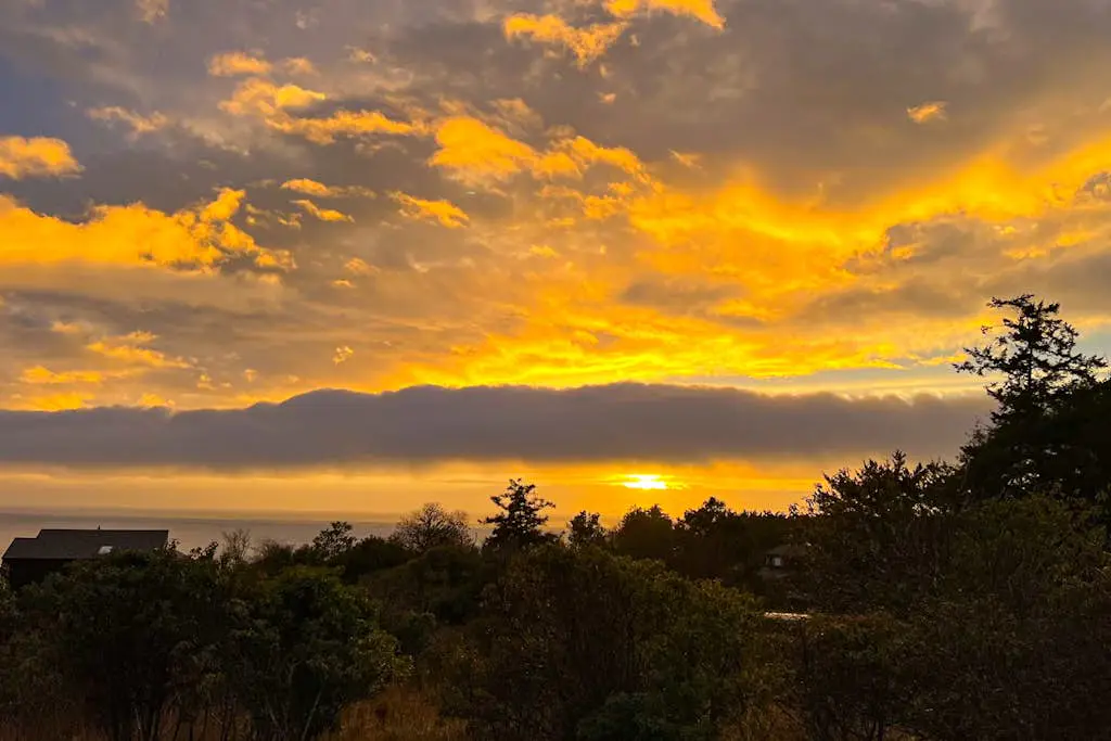 Ocean-view meadow studio near Shell Beach
