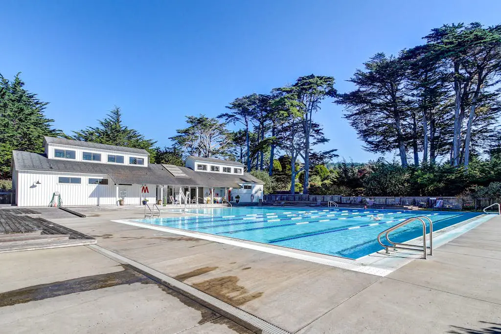 Ocean-view meadow studio near Shell Beach