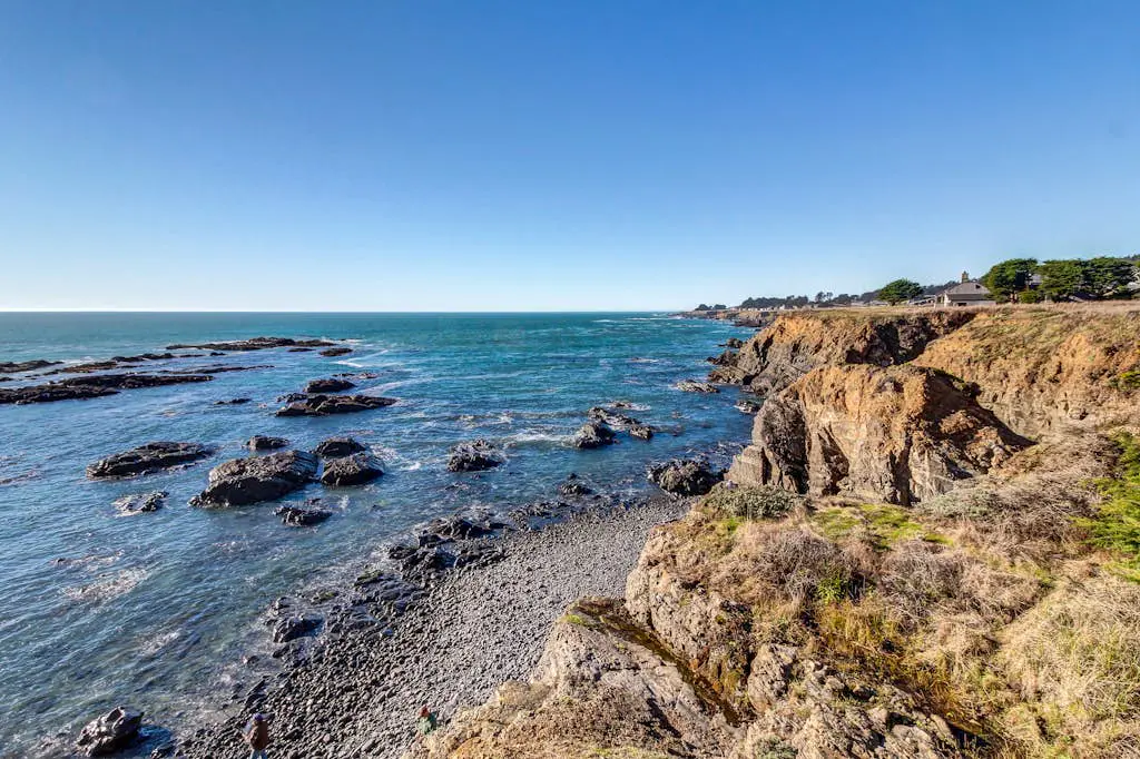 Ocean-view meadow studio near Shell Beach