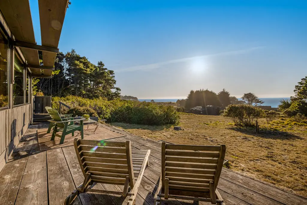 Eurella Estate - Esherick-designed home with private hot tub near Black Point, dogs welcome