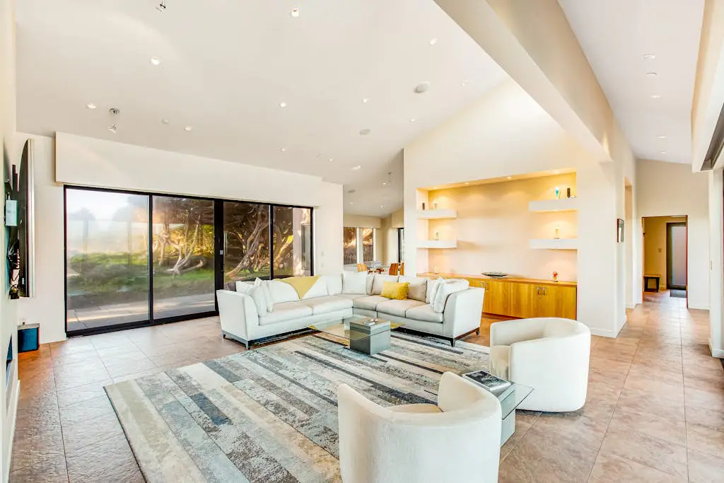 Seaspray - Oceanfront home with fireplace, EV charger & ocean views