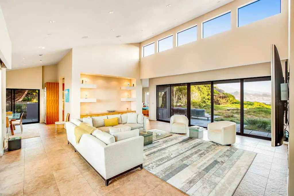 Seaspray - Oceanfront home with fireplace, EV charger & ocean views