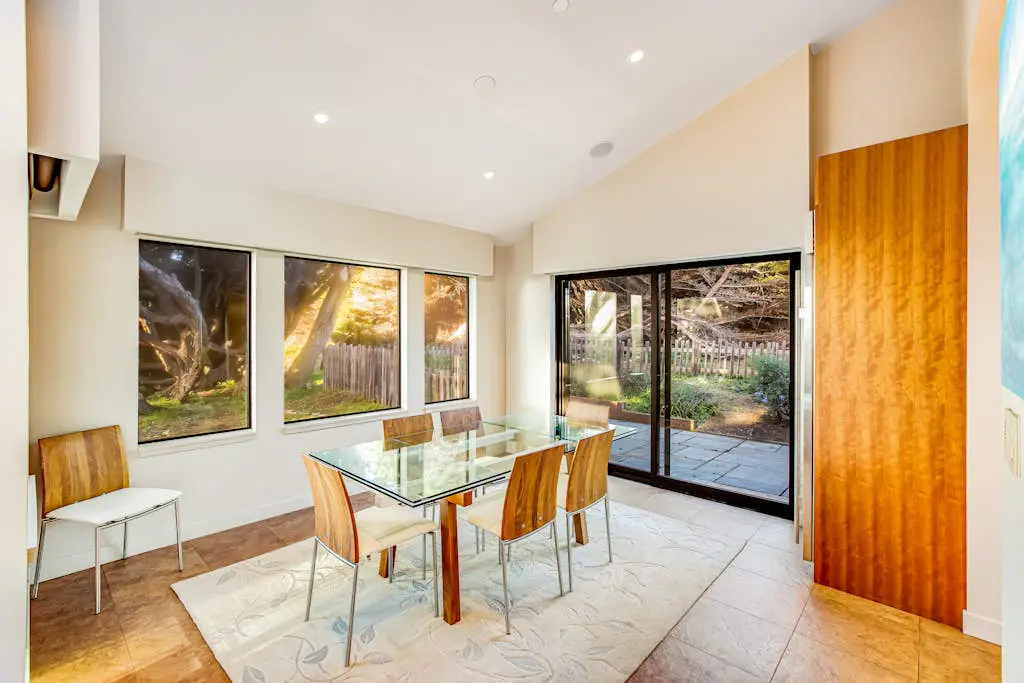 Seaspray - Oceanfront home with fireplace, EV charger & ocean views