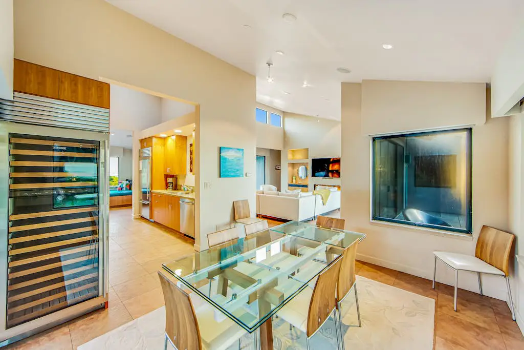 Seaspray - Oceanfront home with fireplace, EV charger & ocean views