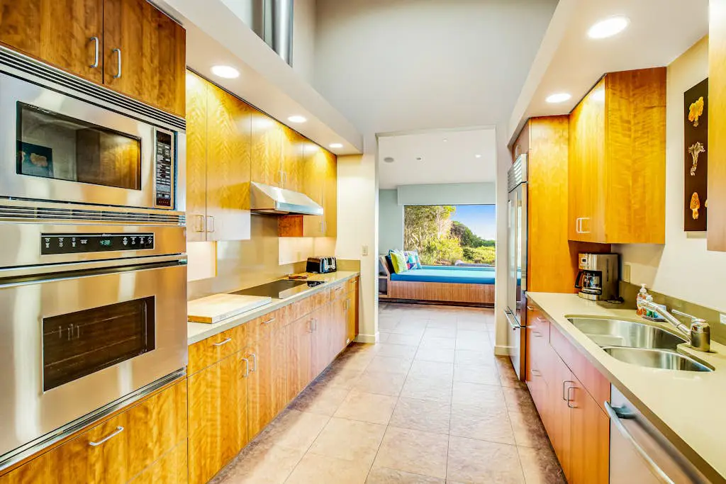 Seaspray - Oceanfront home with fireplace, EV charger & ocean views