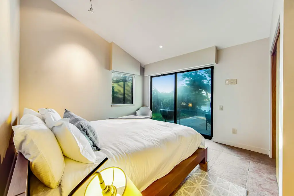Seaspray - Oceanfront home with fireplace, EV charger & ocean views