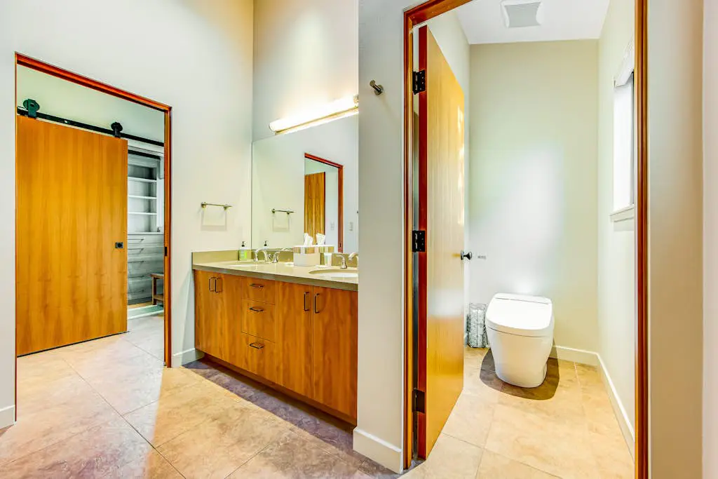 Seaspray - Oceanfront home with fireplace, EV charger & ocean views
