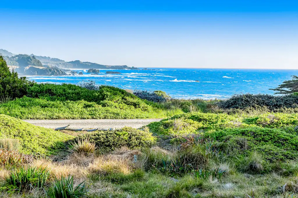 Seaspray - Oceanfront home with fireplace, EV charger & ocean views