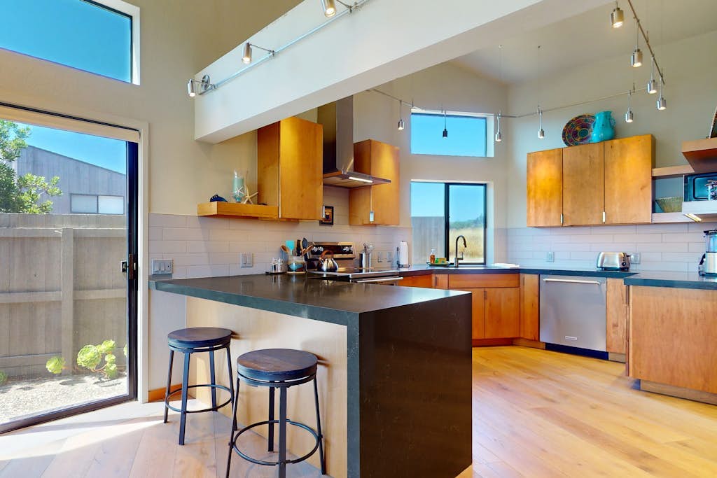 Modern, Ocean View Home on the Golf Course w/ Private Hot Tub & 2 Fireplaces