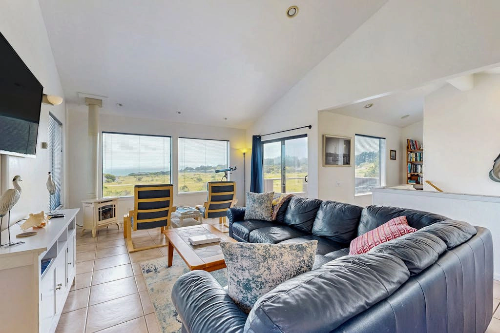 Casa Del Mar - Ocean-view Sea Ranch home with private hot tub & fireplace