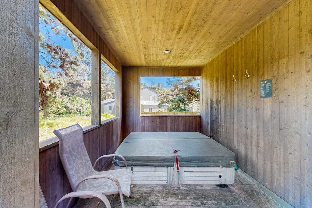 Casa Del Mar - Ocean-view Sea Ranch home with private hot tub & fireplace