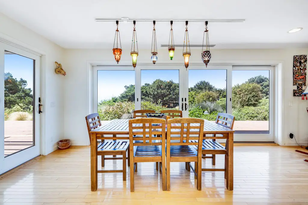 Voyagers Paradise - Ocean View Home with Private Hot Tub, Deck & Fireplace - Walk to Cooks Beach