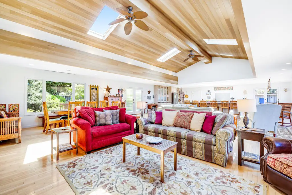 Voyagers Paradise - Ocean View Home with Private Hot Tub, Deck & Fireplace - Walk to Cooks Beach