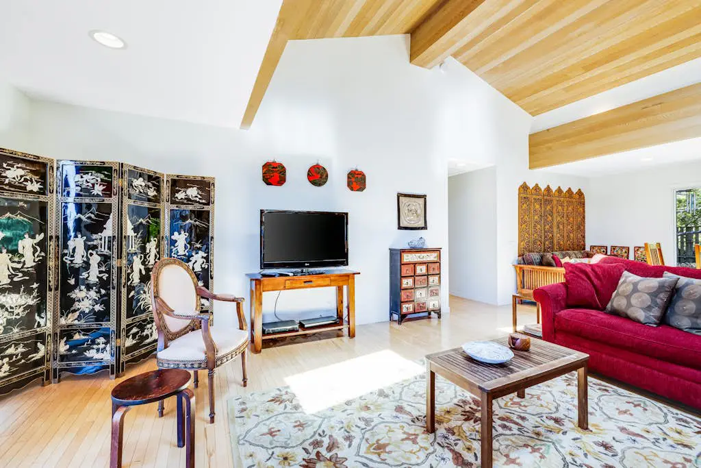 Voyagers Paradise - Ocean View Home with Private Hot Tub, Deck & Fireplace - Walk to Cooks Beach