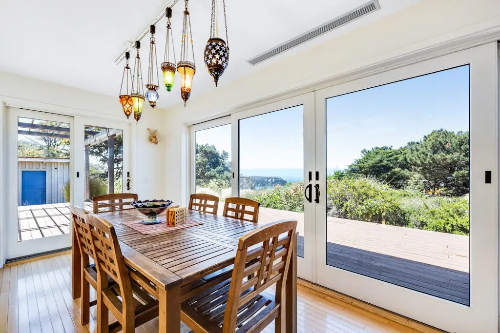 Voyagers Paradise - Ocean View Home with Private Hot Tub, Deck & Fireplace - Walk to Cooks Beach