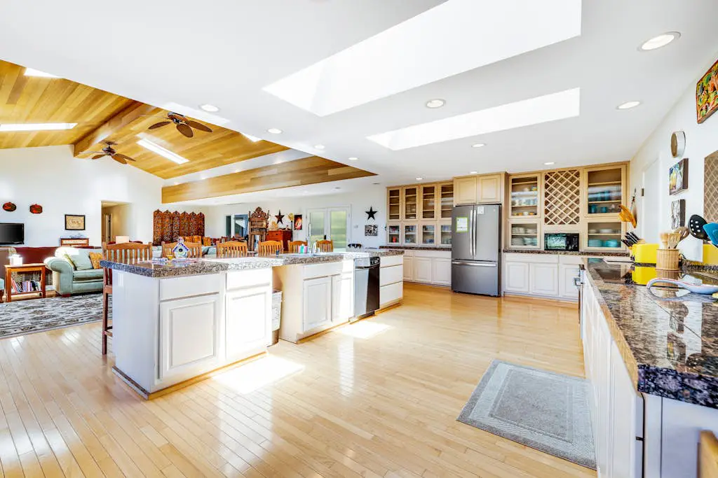 Voyagers Paradise - Ocean View Home with Private Hot Tub, Deck & Fireplace - Walk to Cooks Beach
