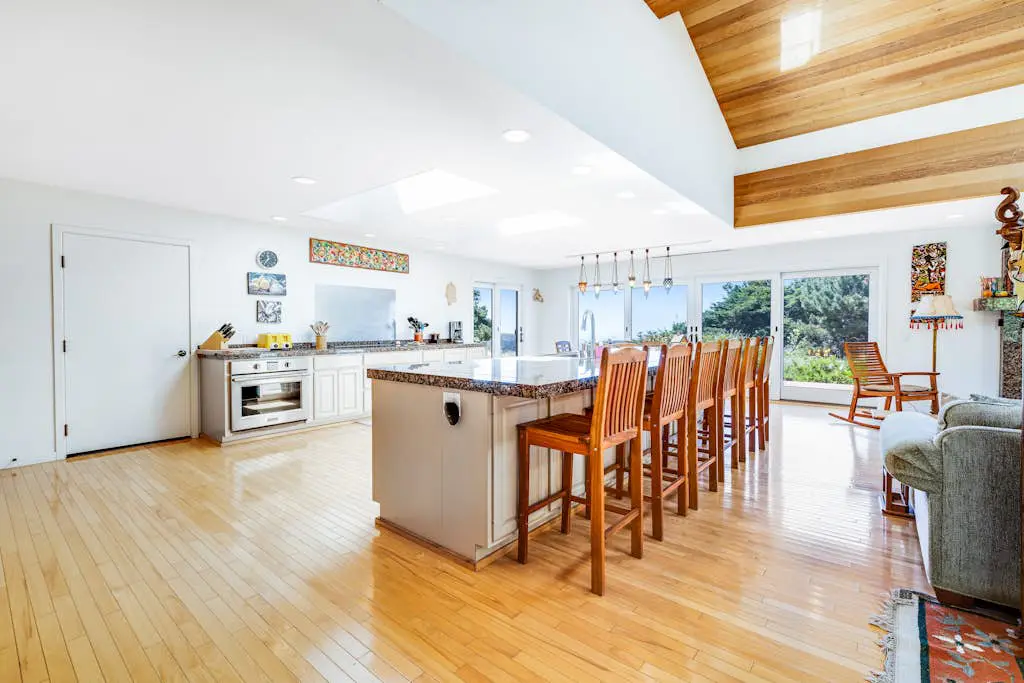 Voyagers Paradise - Ocean View Home with Private Hot Tub, Deck & Fireplace - Walk to Cooks Beach