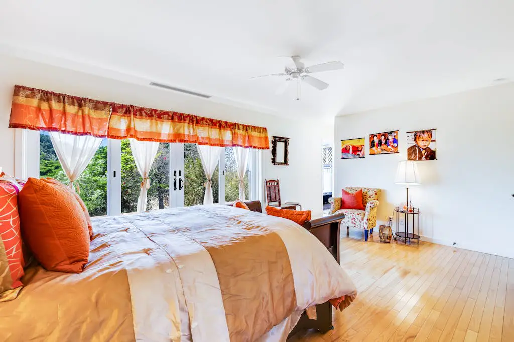 Voyagers Paradise - Ocean View Home with Private Hot Tub, Deck & Fireplace - Walk to Cooks Beach