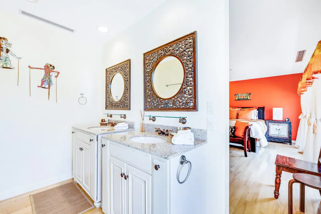 Voyagers Paradise - Ocean View Home with Private Hot Tub, Deck & Fireplace - Walk to Cooks Beach
